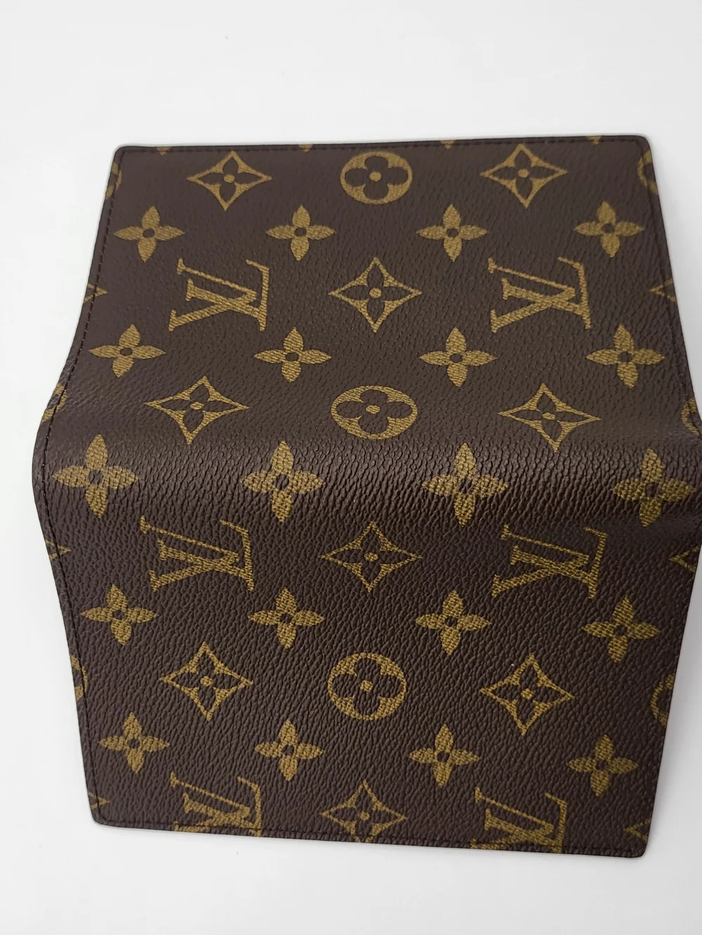 LOUIS VUITTON Monogram Canvas Passport Cover.Authentic..